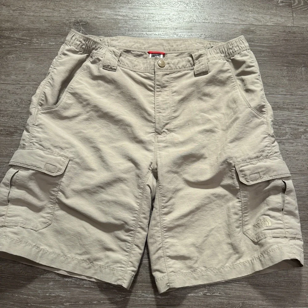 The North Face Horizon Cargo Shorts Mens Medium Tan Beige Nylon Hiking Outdoor